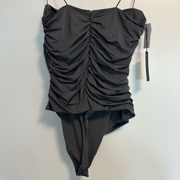 NWT ARITZIA BODYSUIT - Ten by Babaton Fusion Bodysuit in Elegant Charcoal - Picture 4 of 4